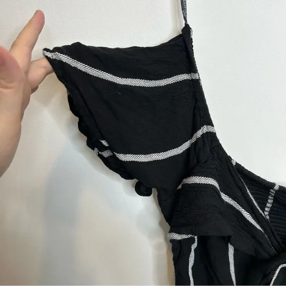 Volcom Coco tie Chest Crop Top Black White - Picture 3 of 7